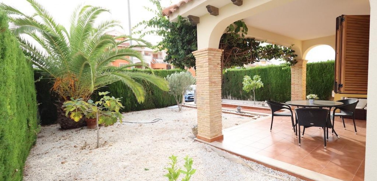 Herverkoop - Terraced house -
Orihuela Costa - Punta Prima