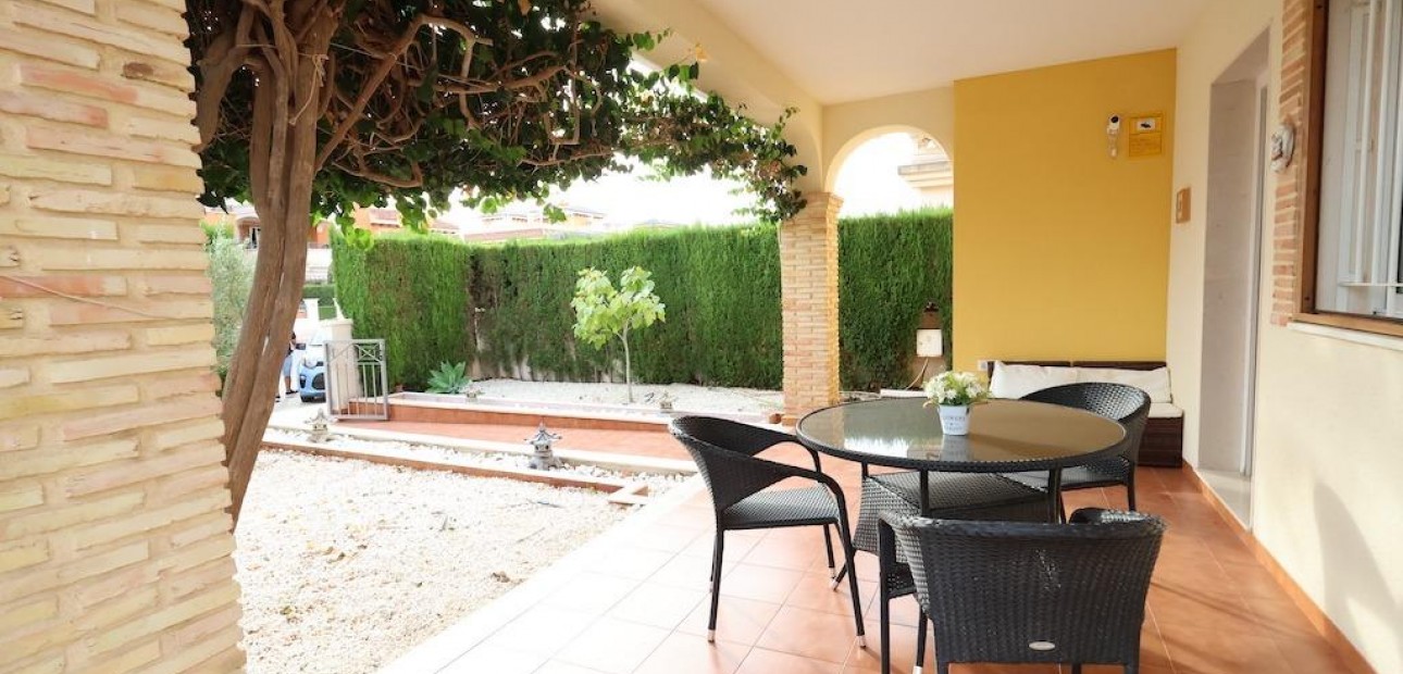 Sale - Terraced house -
Orihuela Costa - Punta Prima