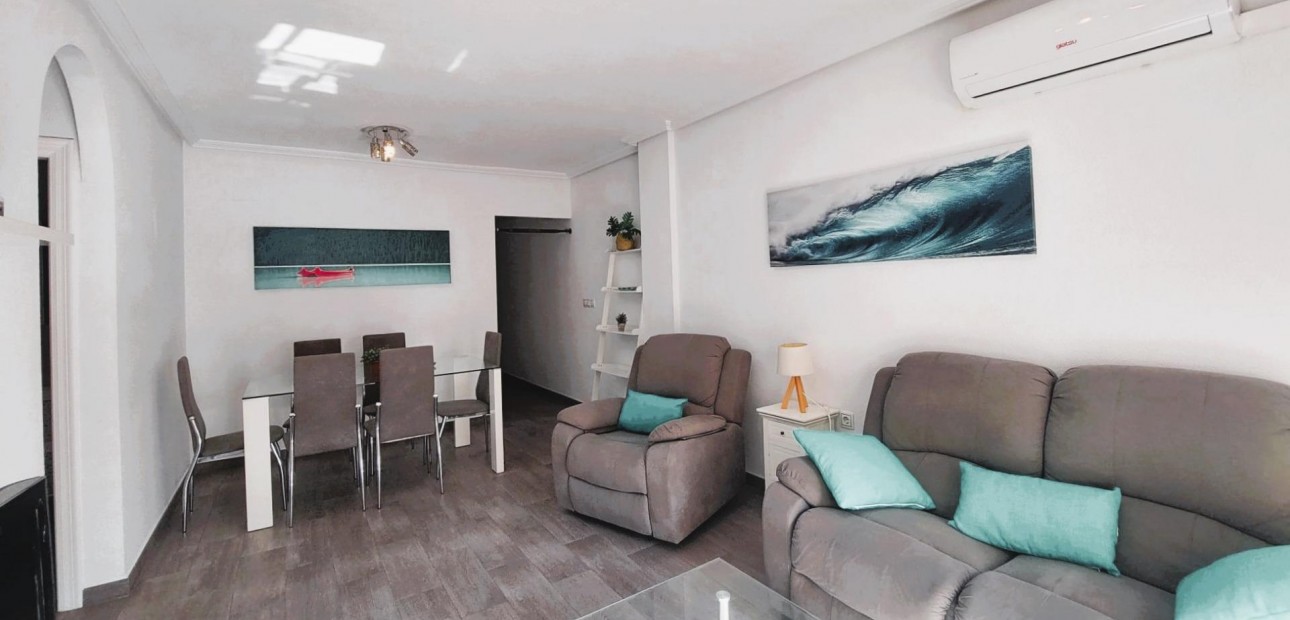 Sale - Apartment / flat -
Torrevieja - Paseo maritimo