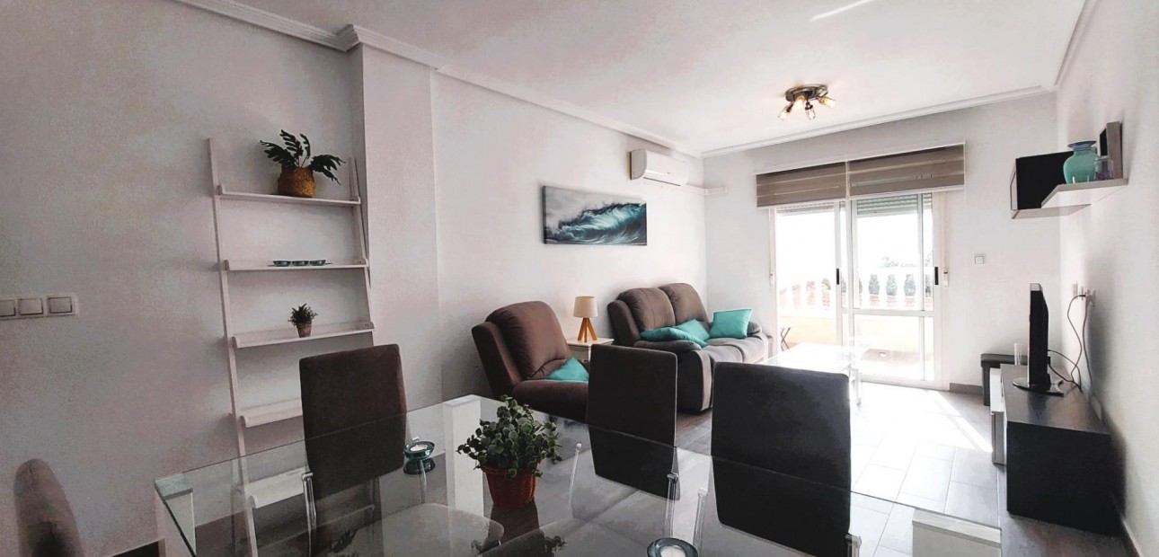 Sale - Apartment / flat -
Torrevieja - Paseo maritimo