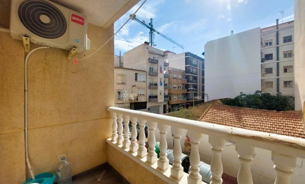 Sale - Apartment / flat -
Torrevieja - Paseo maritimo