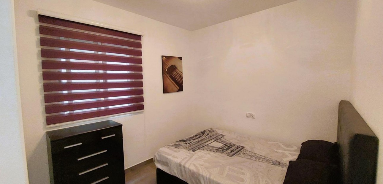 Venta - Apartamento / piso -
Torrevieja - Paseo maritimo