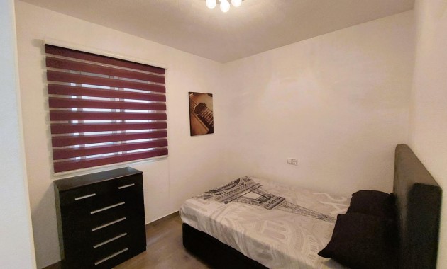 Sale - Apartment / flat -
Torrevieja - Paseo maritimo