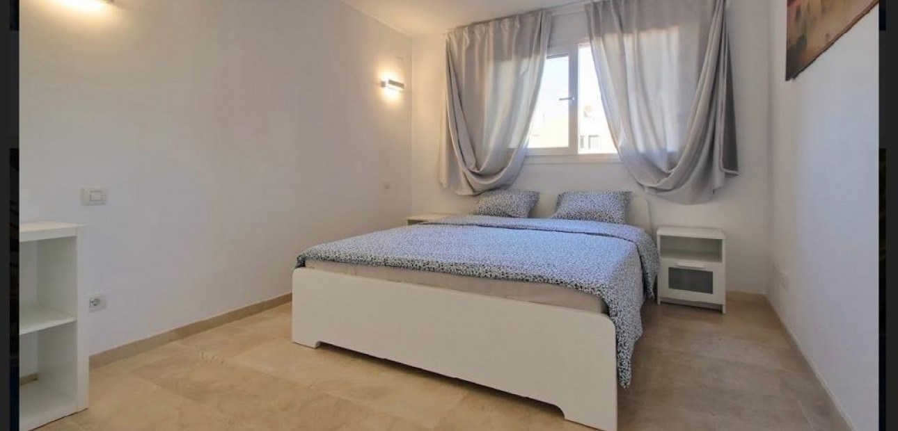 Venta - Apartamento / piso -
Torrevieja - Punta prima