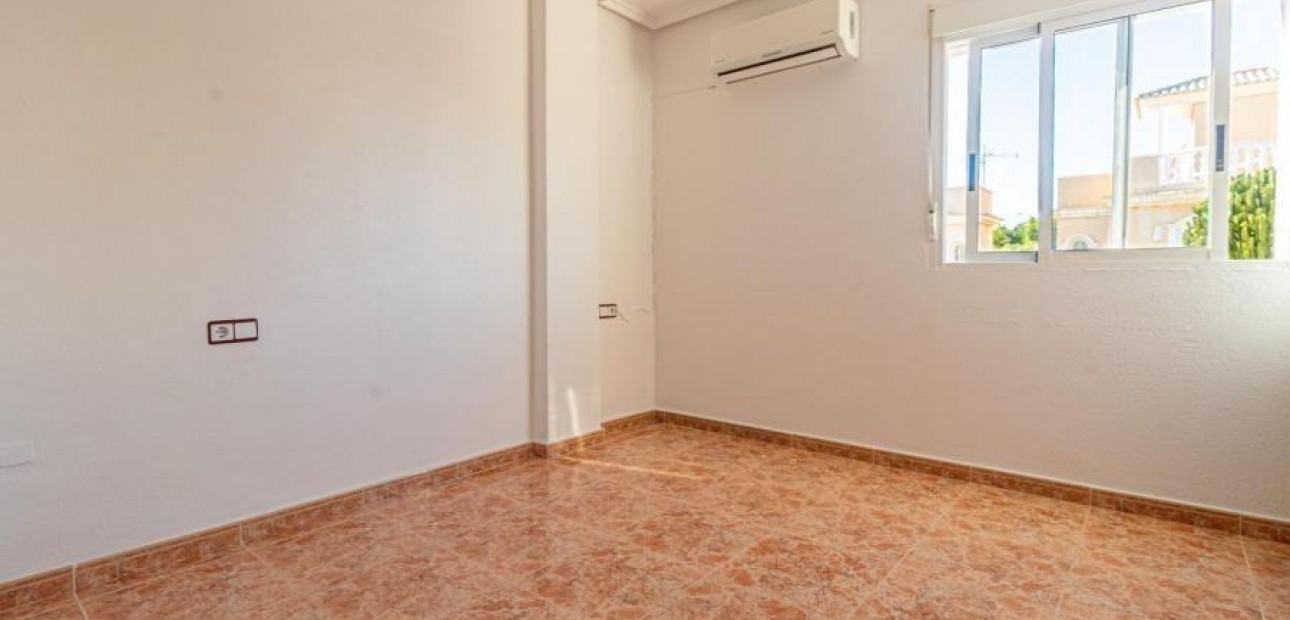 Sale - Bungalow -
Torrevieja - Parque las naciones