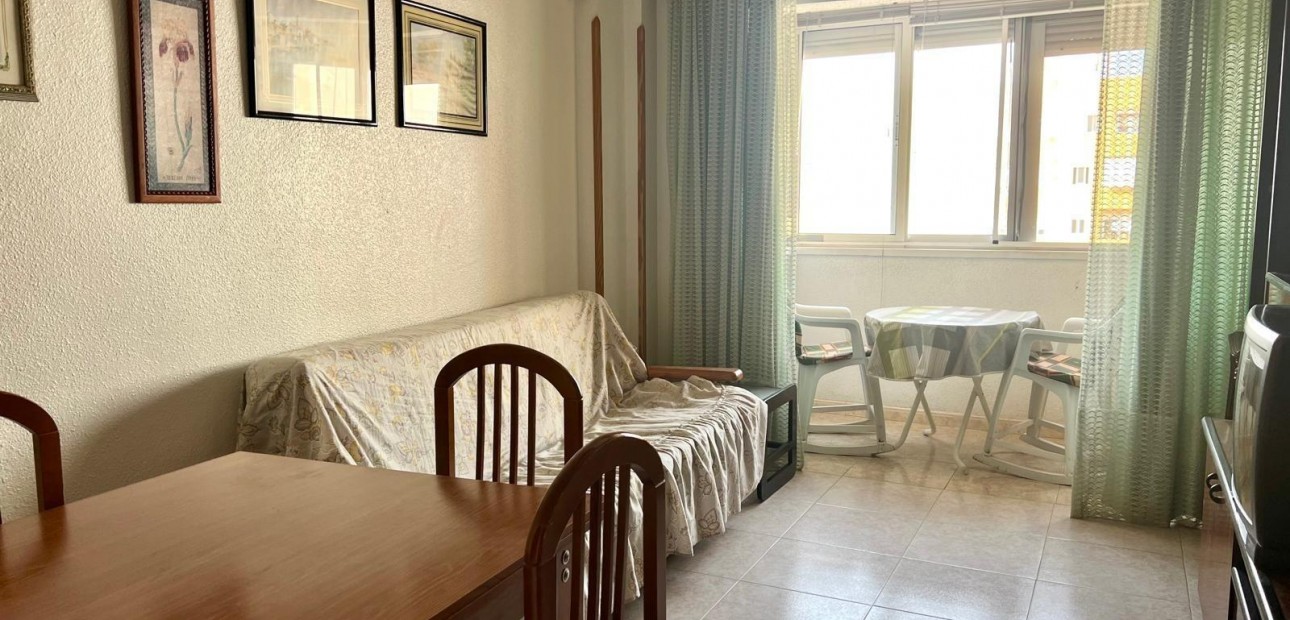 Sale - Apartment / flat -
Torrevieja - Playa de los locos