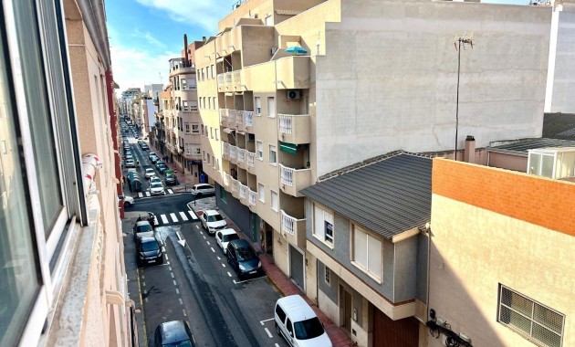 Sale - Apartment / flat -
Torrevieja - Playa de los locos