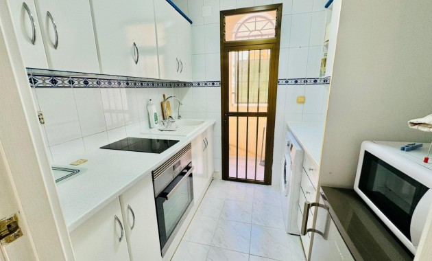 Venta - Apartamento / piso -
Torrevieja - La veleta