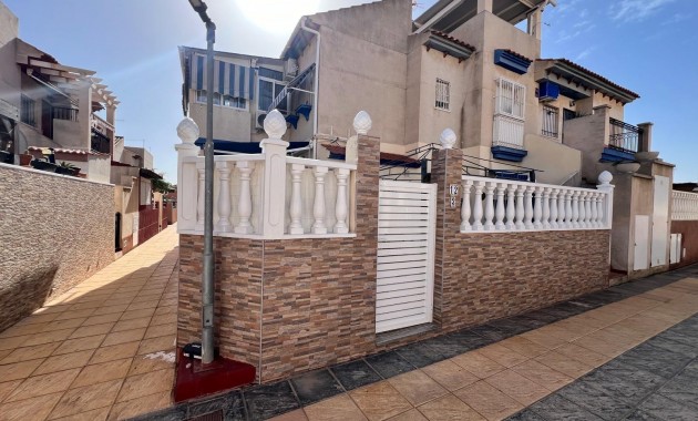 Venta - Bungalow -
Orihuela Costa - La Zenia