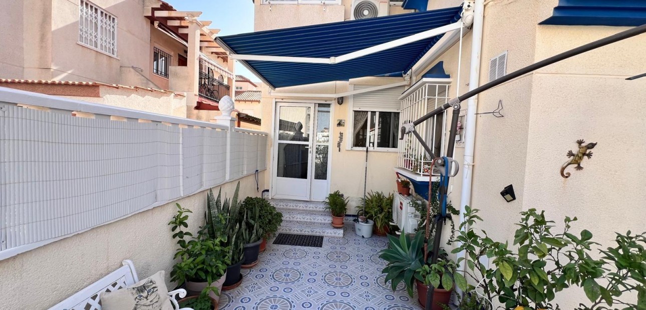 Venta - Bungalow -
Orihuela Costa - La Zenia