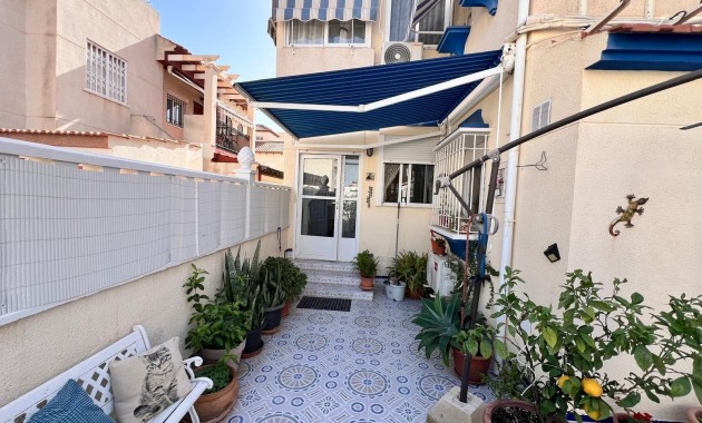 Venta - Bungalow -
Orihuela Costa - La Zenia