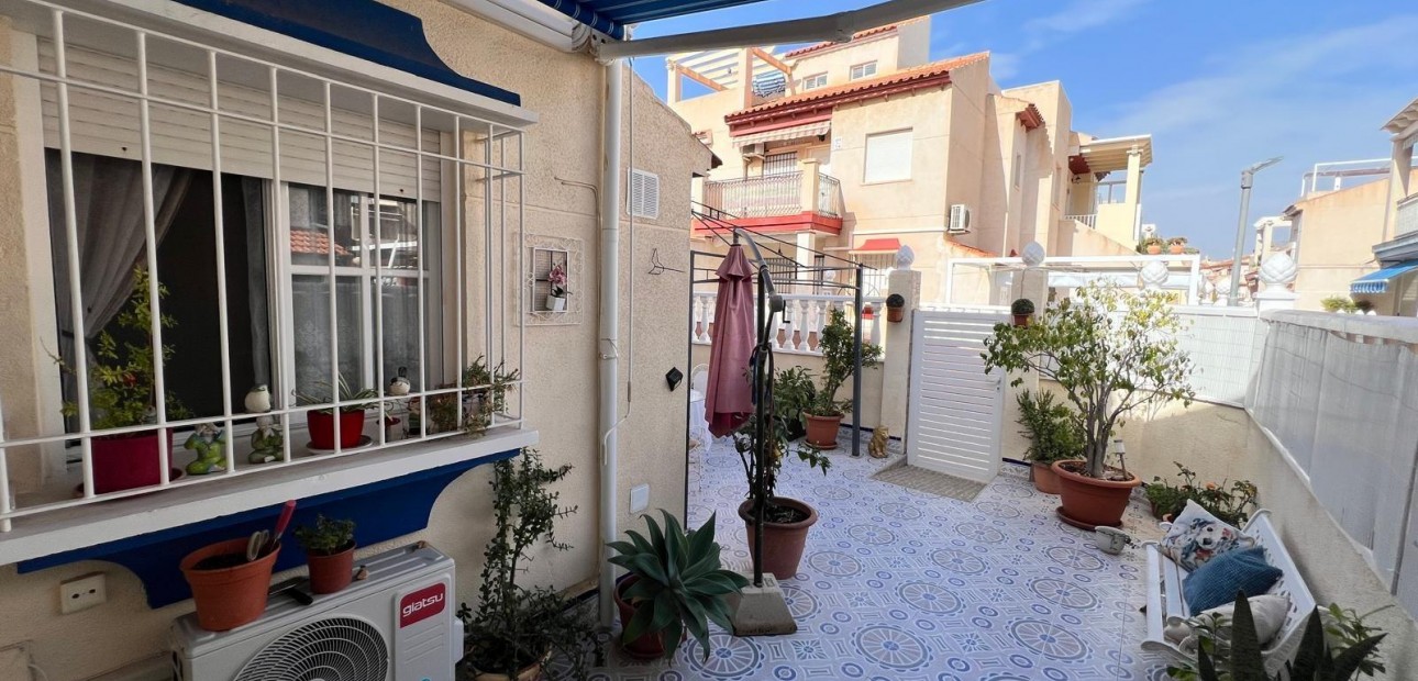 Venta - Bungalow -
Orihuela Costa - La Zenia