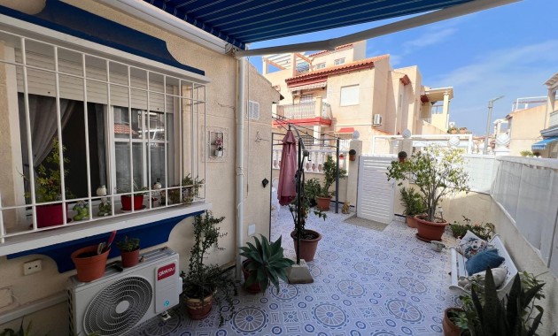 Venta - Bungalow -
Orihuela Costa - La Zenia