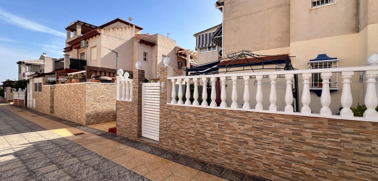 Venta - Bungalow -
Orihuela Costa - La Zenia