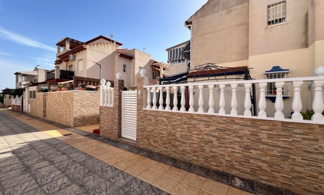 Venta - Bungalow -
Orihuela Costa - La Zenia