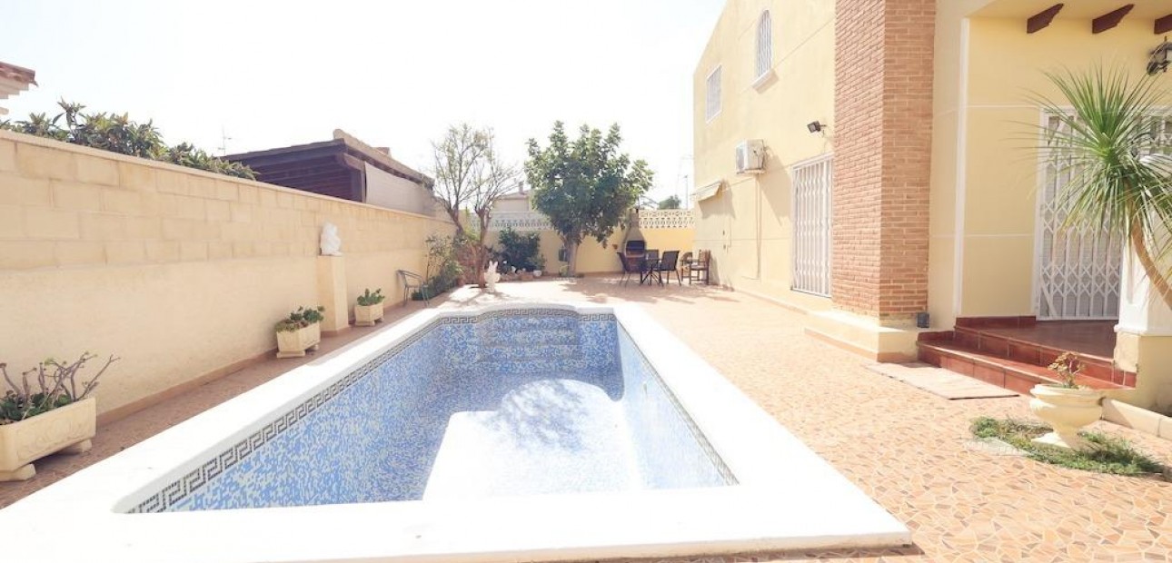 Venta - Villa -
Orihuela Costa - Playa Flamenca