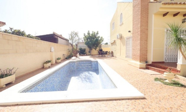 Venta - Villa -
Orihuela Costa - Playa Flamenca