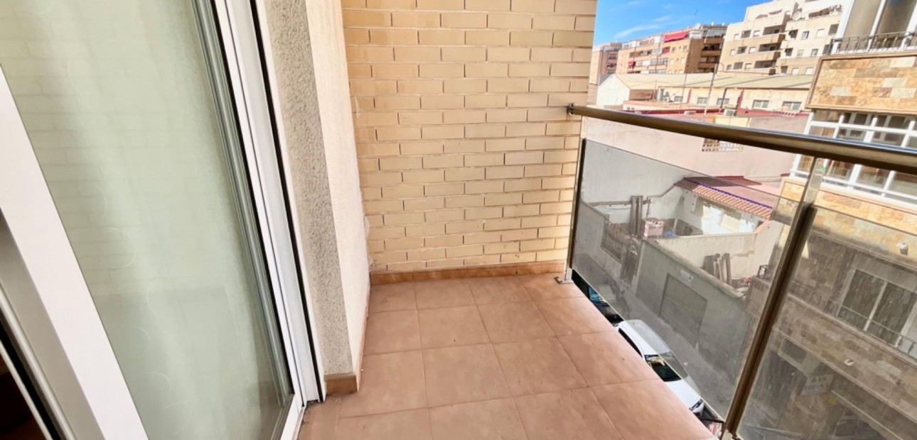 Venta - Apartamento / piso -
Torrevieja - Centro