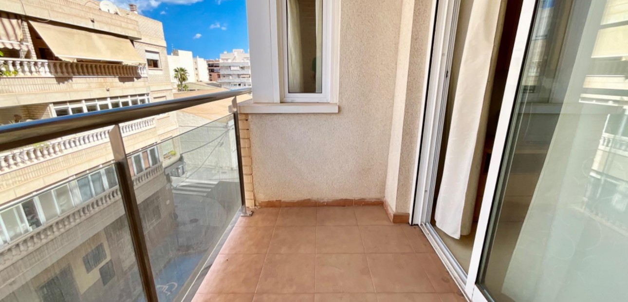 Venta - Apartamento / piso -
Torrevieja - Centro