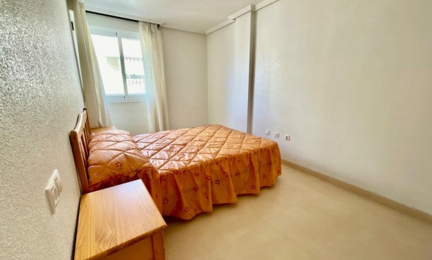 Venta - Apartamento / piso -
Torrevieja - Centro