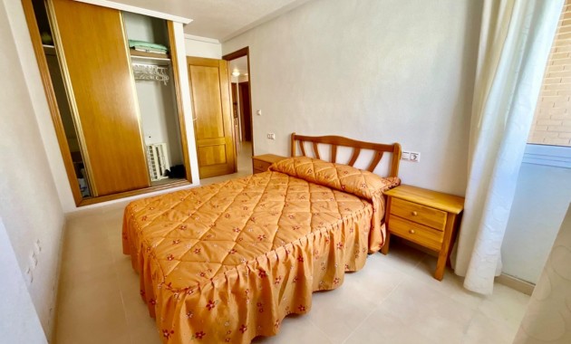 Venta - Apartamento / piso -
Torrevieja - Centro