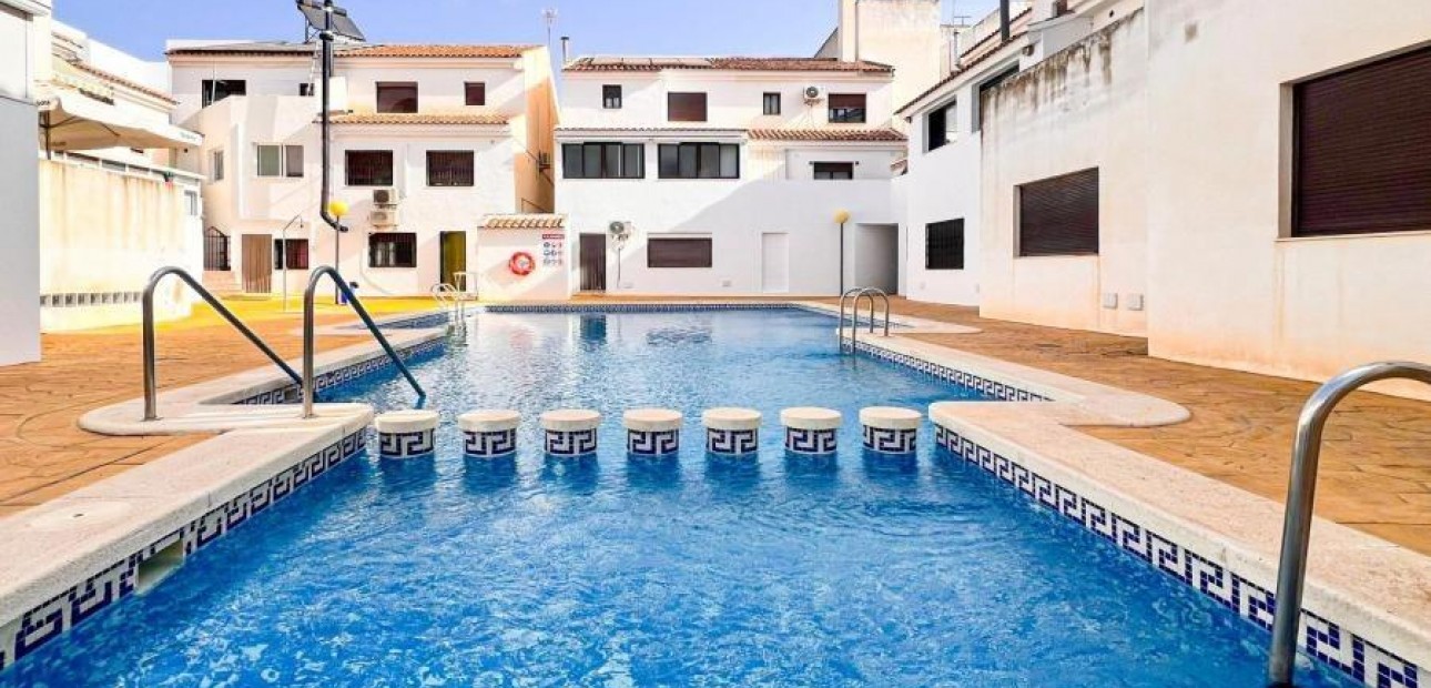 Venta - Apartamento / piso -
San Miguel de Salinas - Pueblo