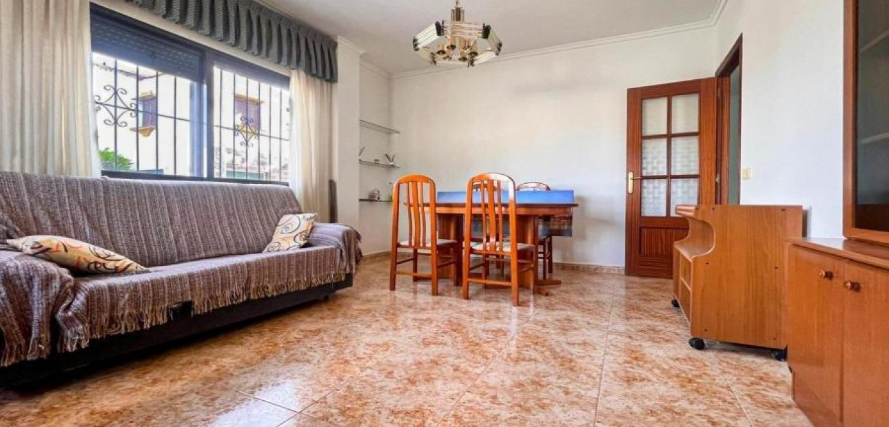 Venta - Apartamento / piso -
San Miguel de Salinas - Pueblo