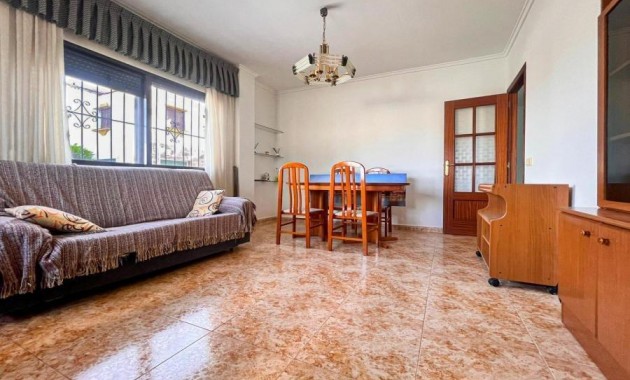 Venta - Apartamento / piso -
San Miguel de Salinas - Pueblo