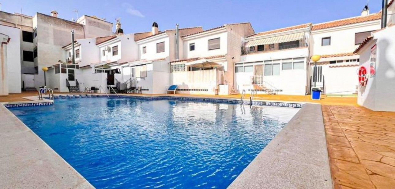 Venta - Apartamento / piso -
San Miguel de Salinas - Pueblo