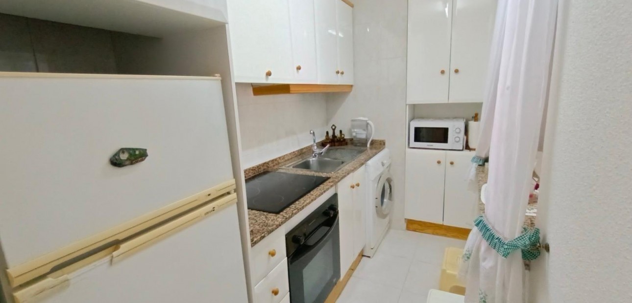 Herverkoop - Appartement / flat -
Torrevieja - Estacion de autobuses