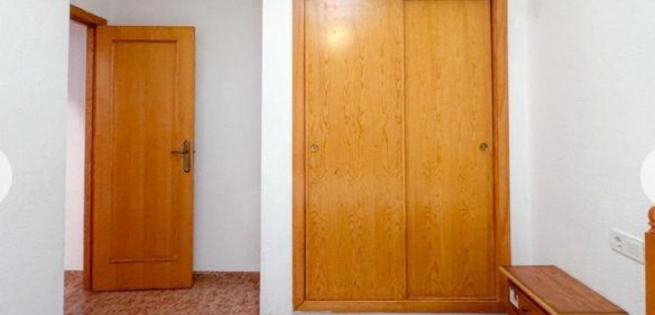 Venta - Apartamento / piso -
Torrevieja - Centro