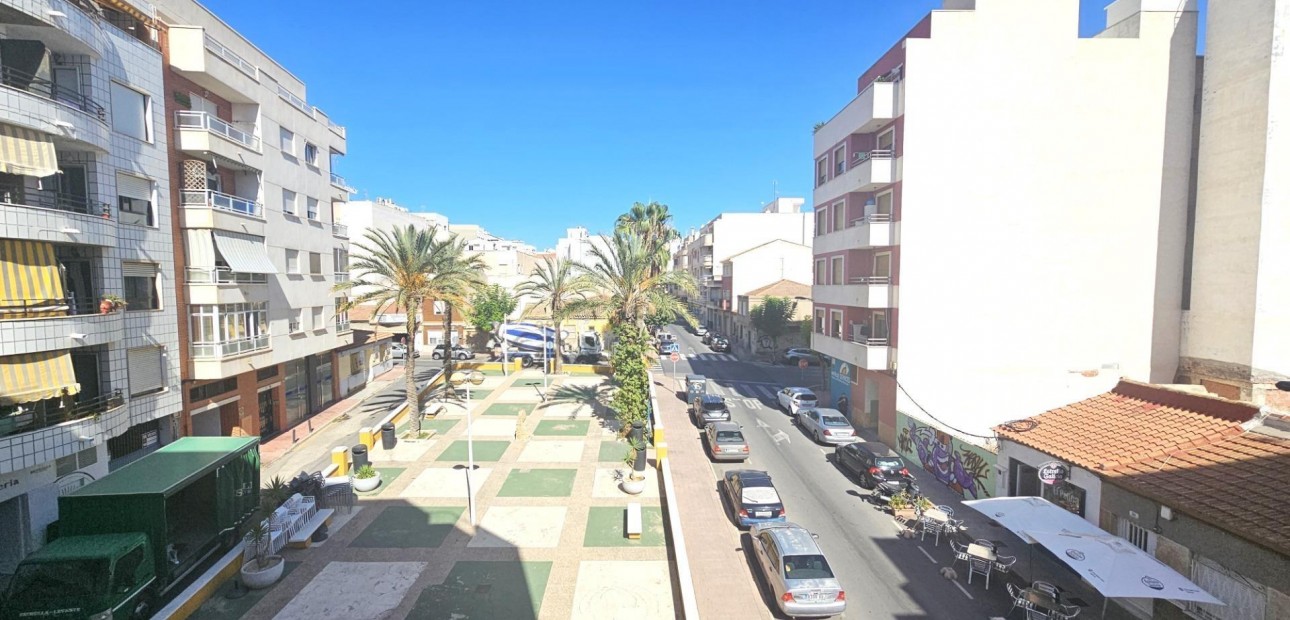 Venta - Apartamento / piso -
Torrevieja - Centro