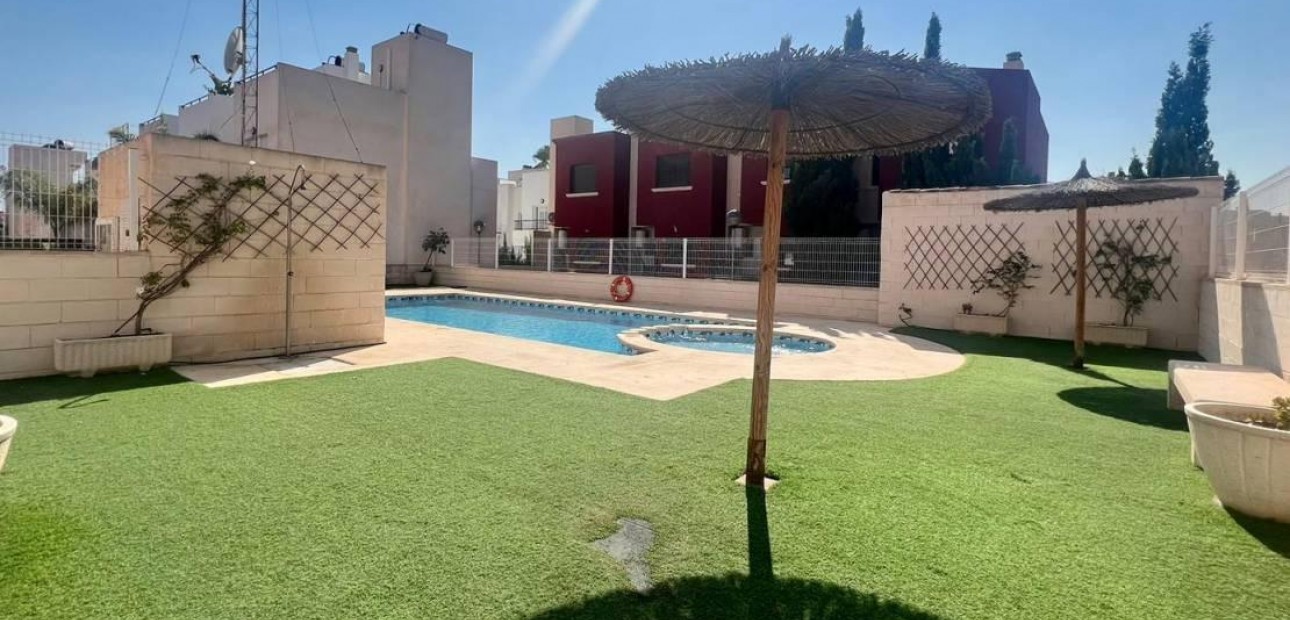 Venta - Terraced house -
Torrevieja - Aguas Nuevas