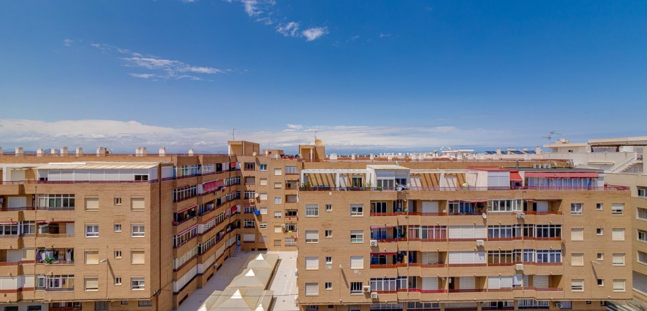 Venta - Apartamento / piso -
Torrevieja - Centro