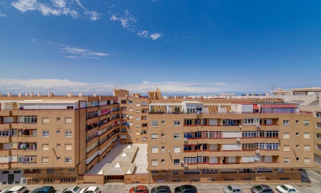 Venta - Apartamento / piso -
Torrevieja - Centro