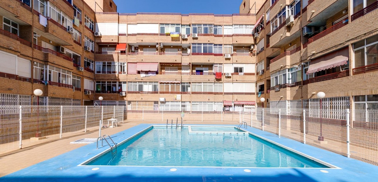 Venta - Apartamento / piso -
Torrevieja - Centro