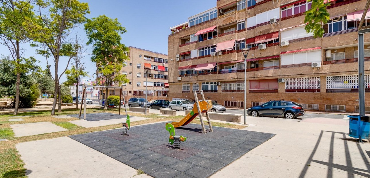 Venta - Apartamento / piso -
Torrevieja - Centro