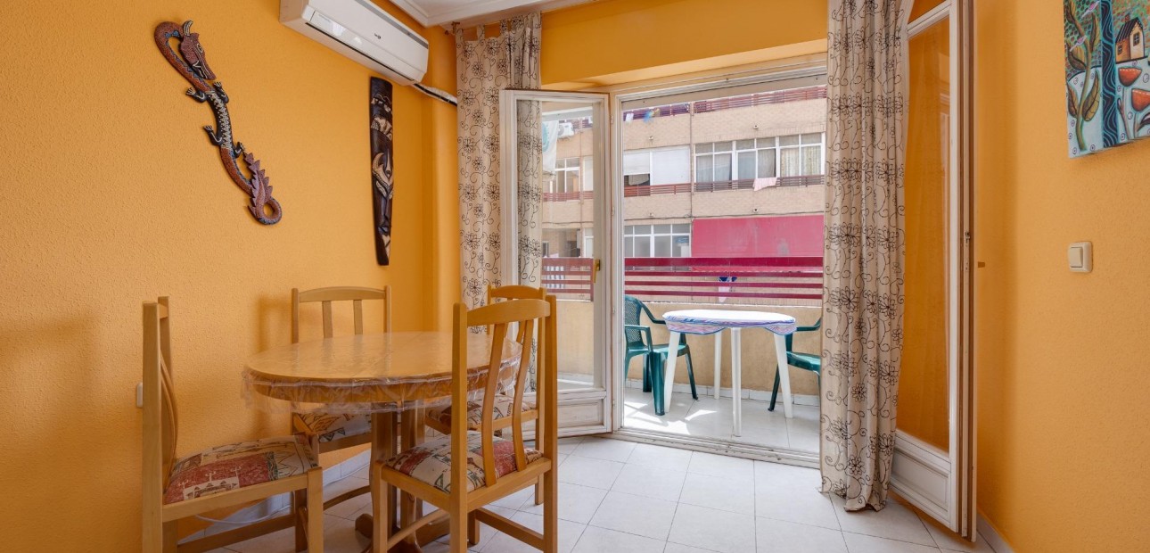 Venta - Apartamento / piso -
Torrevieja - Centro