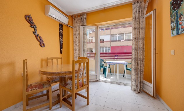 Venta - Apartamento / piso -
Torrevieja - Centro