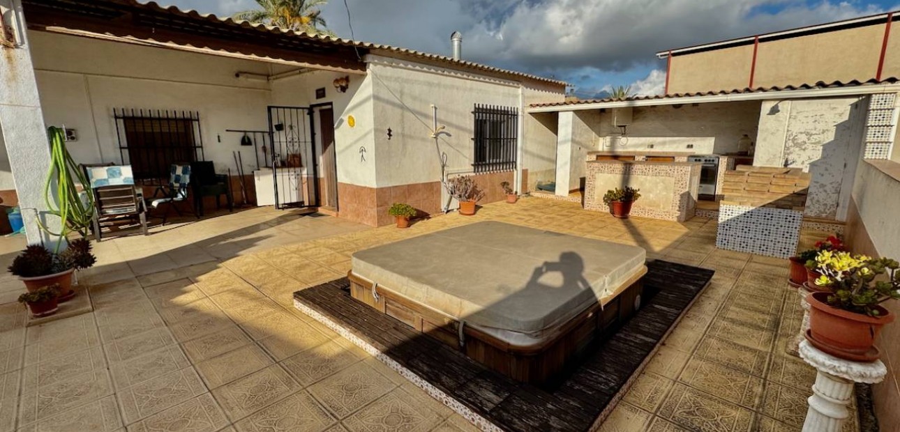 Venta - Finca / Country Property -
La Murada