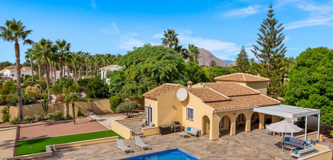 Venta - Finca / Country Property -
Rafal