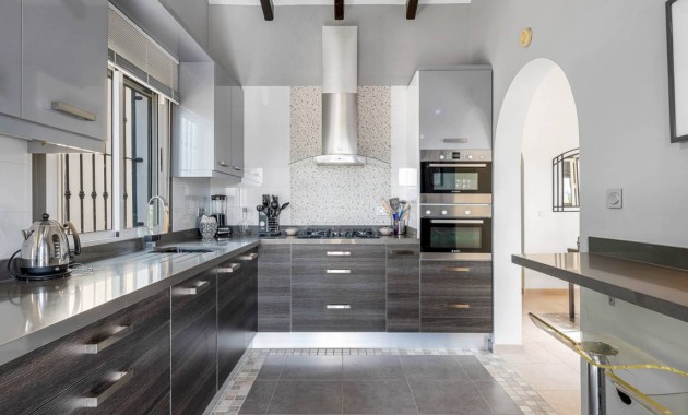 Venta - Finca / Country Property -
Rafal
