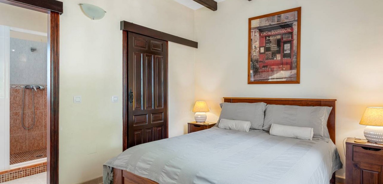 Venta - Finca / Country Property -
Rafal