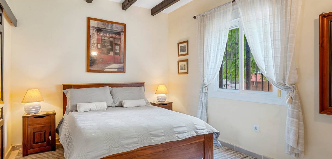 Venta - Finca / Country Property -
Rafal