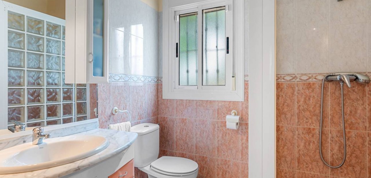 Venta - Finca / Country Property -
Rafal