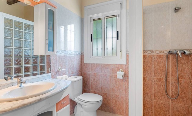 Venta - Finca / Country Property -
Rafal