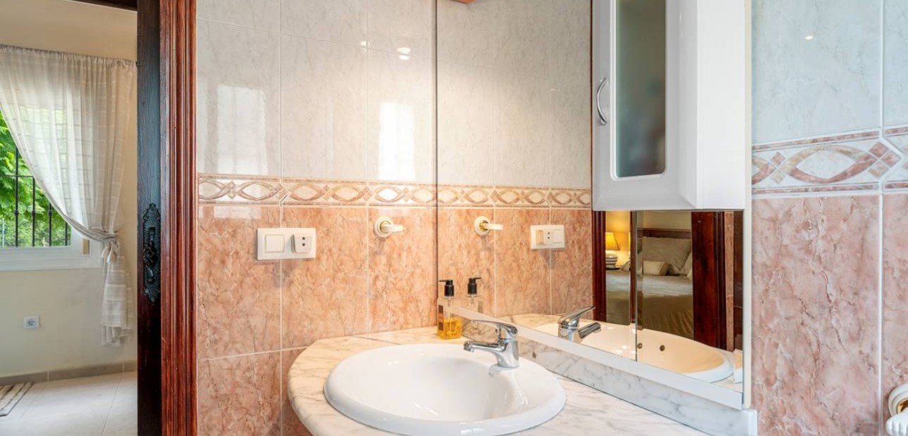 Venta - Finca / Country Property -
Rafal
