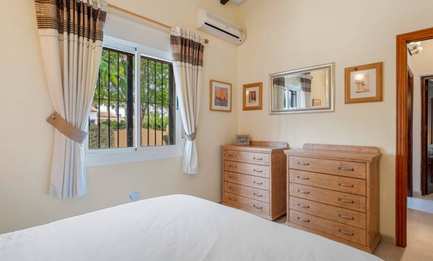 Venta - Finca / Country Property -
Rafal