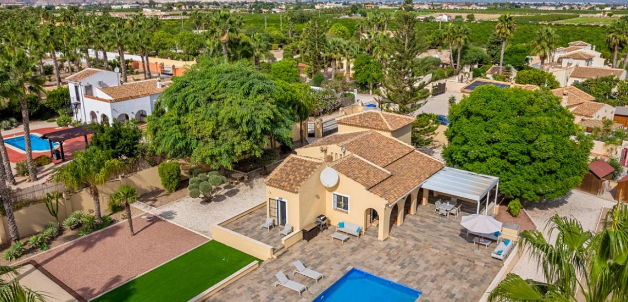 Venta - Finca / Country Property -
Rafal