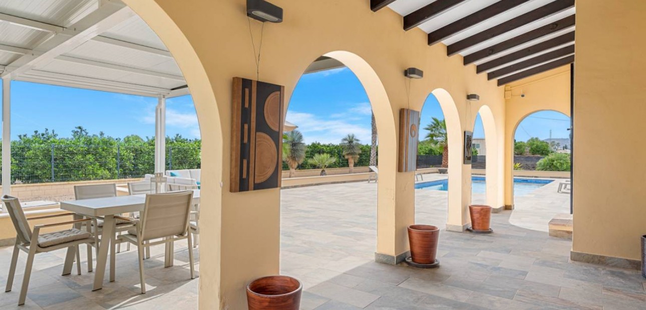 Venta - Finca / Country Property -
Rafal